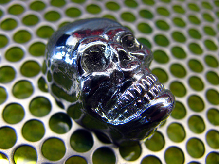 Берем металлический череп (купил на одном интернет аукционе), он и будет играть ключевую роль в моддинге мышки Razer Lachesis